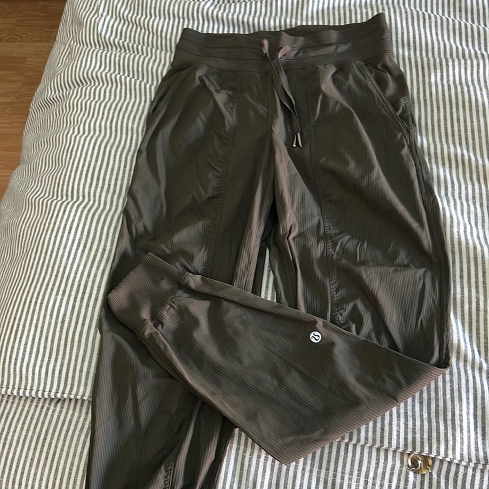 Lululemon khaki jogger dance pants